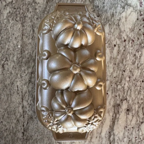 Nordic Ware Elegant Pumpkin Loaf Baking Pan - Picture 2 of 4
